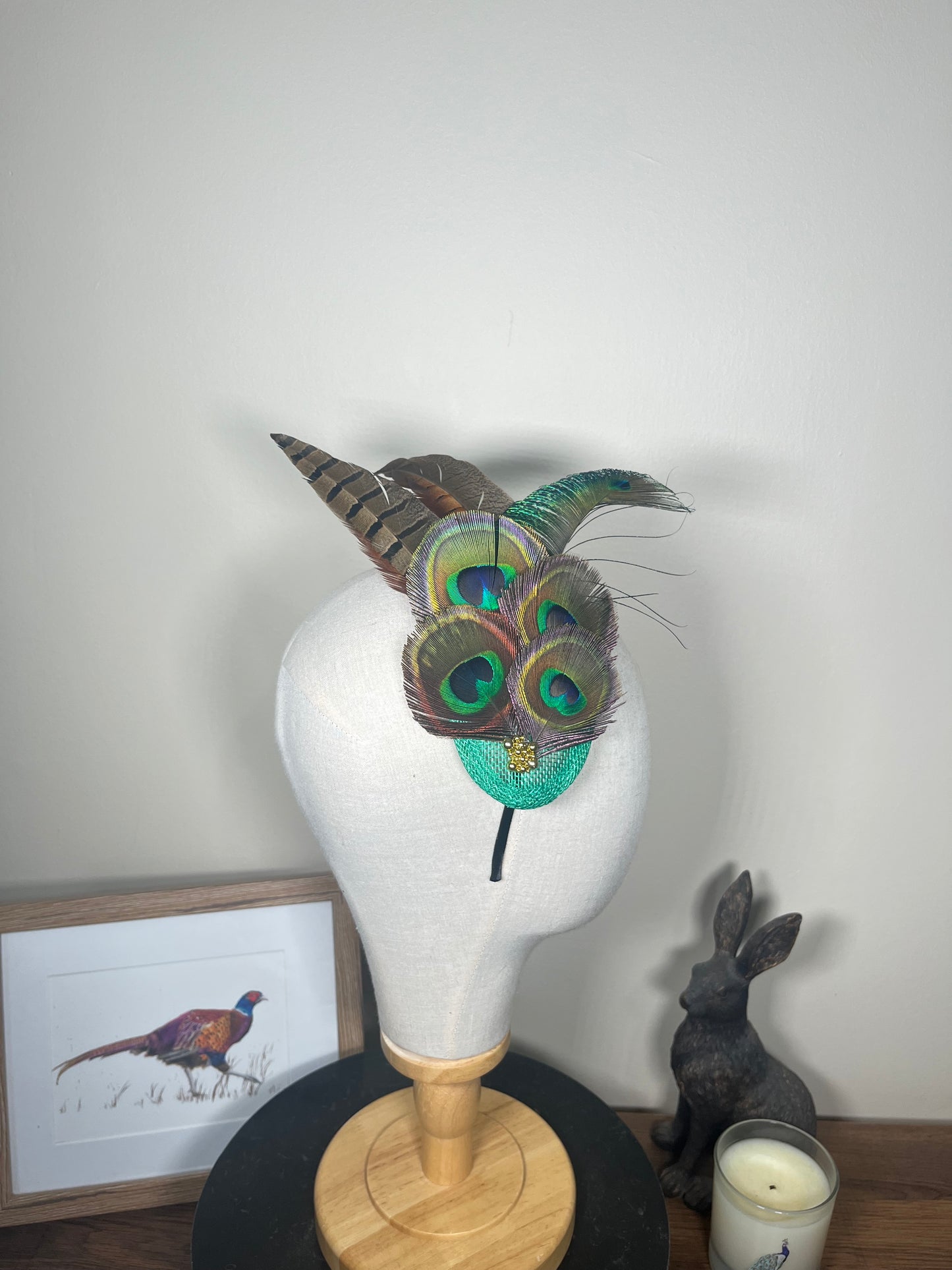 Pea Feather Fascinator with green Brim