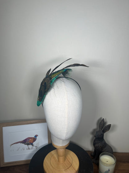 Pea Feather Fascinator with green Brim